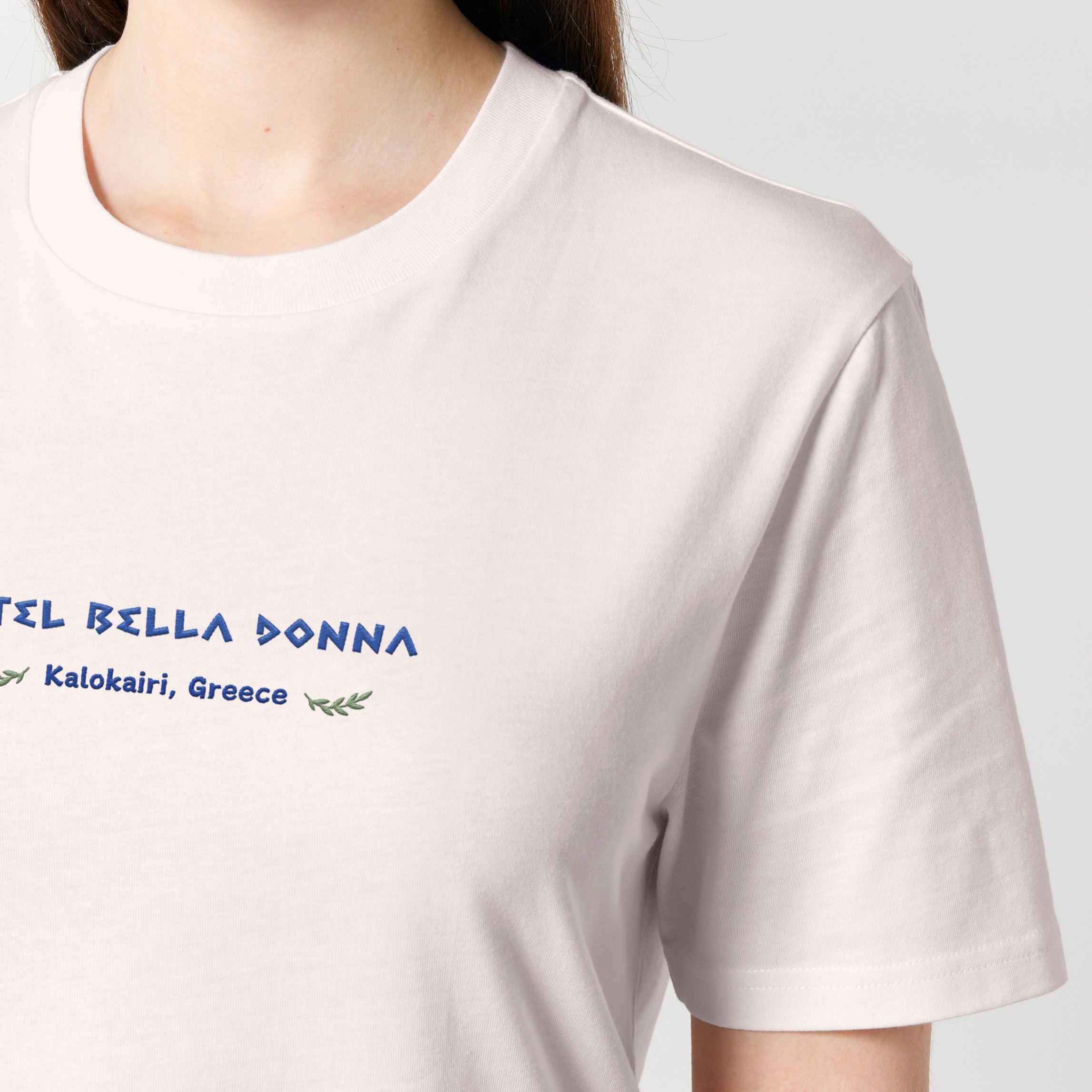 Comfortable Mamma Mia T-shirt with Greek-inspired embroidery